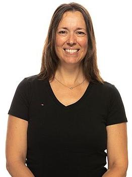 Headshot photo of 瓦尼亚Schimpf standing in front of a white background.